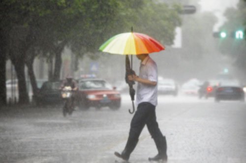 廣東多地普降強(qiáng)酸雨 專家稱不會導(dǎo)致皮膚癌