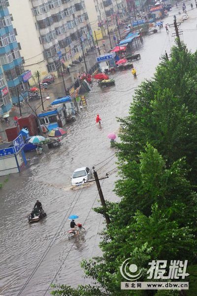 黑龍江齊齊哈爾遭暴雨襲擊 部分道橋受損(圖)