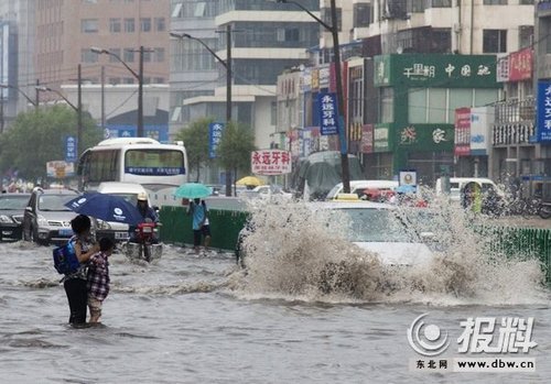 黑龍江齊齊哈爾遭暴雨襲擊 部分道橋受損(圖)