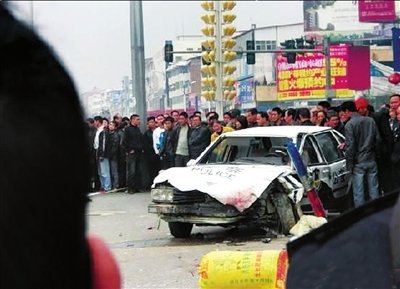 肇事警車車頭已撞爛