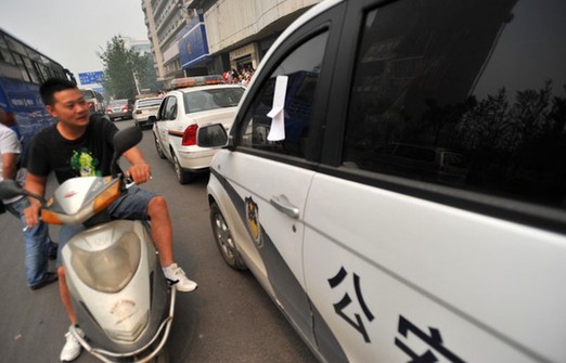 警車違章停車被貼罰單