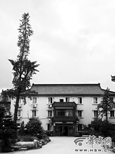 江蘇省鎮(zhèn)江市丹徒區(qū)辛豐鎮(zhèn)古大圣寺。最顯眼的不是大雄寶殿等殿堂，而是安養(yǎng)了170 余位老人。安養(yǎng)院本報(bào)記者孫強(qiáng)攝