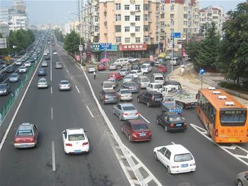 膠寧高架路暢通提速 海信橋周邊擁堵