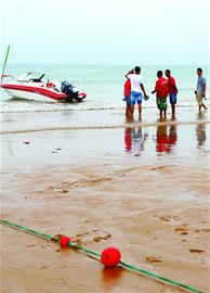 各海水浴場難題難解:摩托艇亂竄遮陽傘收高價