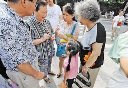 開學(xué)催生接送保姆