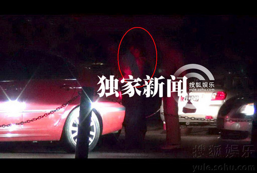 趙薇愛女小四月坐火車返京 獲豪華房車接站