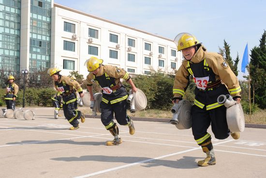 沙場(chǎng)秋點(diǎn)兵 500消防鐵軍比武場(chǎng)上亮劍