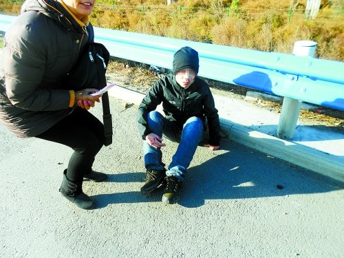 男子高速路上跳車 自稱“感覺有東西附體”(圖)