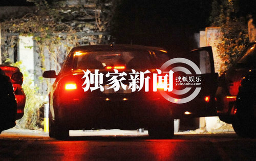 波神彭丹現(xiàn)身夜店狂歡 與神秘男士駕車同回香閨