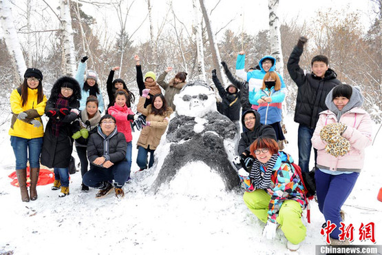 市民堆鳥(niǎo)叔雪人跳騎馬舞