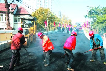 大學路臨時跨線橋鋪瀝青 11月底將通車