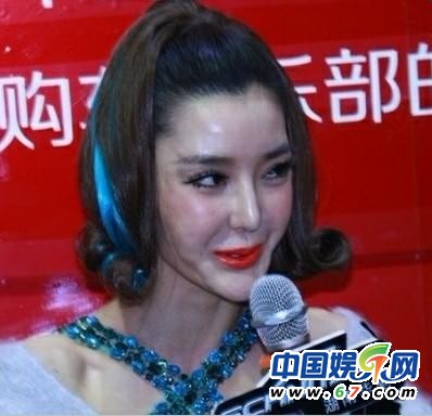 李穎芝整容前清楚照曝光 網(wǎng)友：鄰家小妹變蛇妖