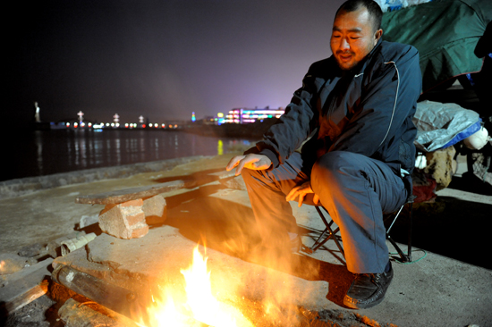 小麥島流浪王 中國阿甘騎三輪走中國