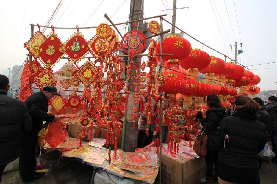 過大年趕大集 李村集場面火爆年味濃