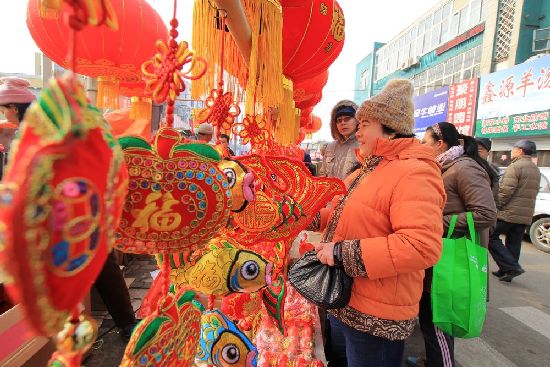 過(guò)大年趕大集 李村集場(chǎng)面火爆年味濃