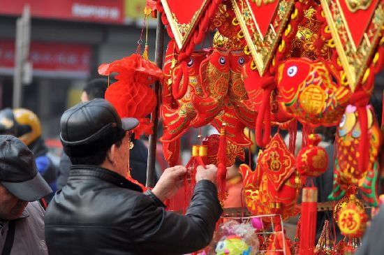 過大年趕大集 李村集場(chǎng)面火爆年味濃