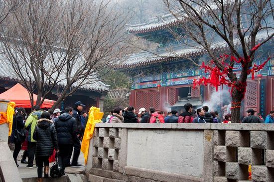 萬名香客華嚴(yán)寺祈福 攝影師拍下龍鳳香火