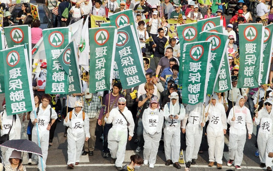 臺(tái)灣舉行反核大游行 眾明星街頭助陣