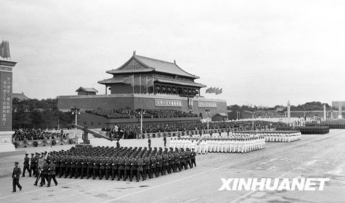 1955年國慶：實(shí)行軍銜制 換裝大閱兵