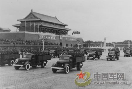 1955年國慶：實行軍銜制 換裝大閱兵